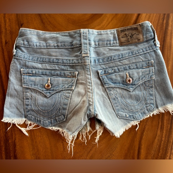 True Religion Denim Shorts Jeweled Hardware Sz 26 - Picture 1 of 4